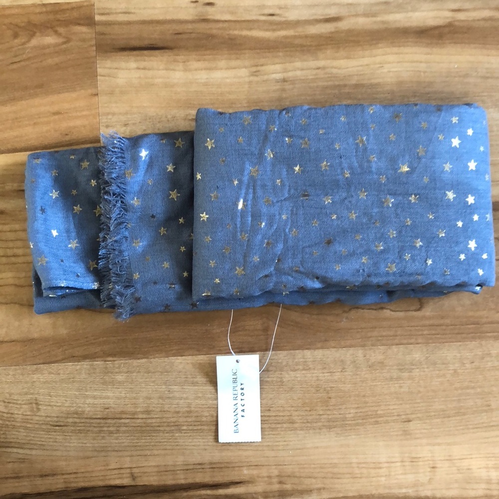 Brand new Banana Republic scarf
